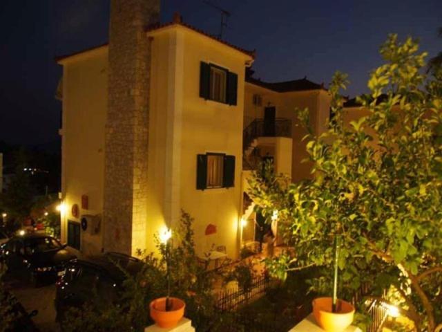 Amfitrion Apartment *
